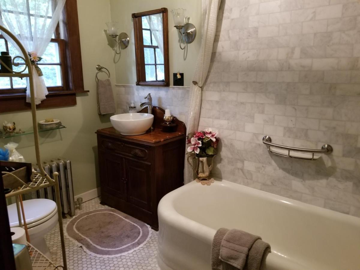 Almost Heaven Bed & Breakfast ウェインズビル エクステリア 写真