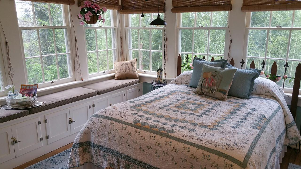 Almost Heaven Bed & Breakfast ウェインズビル エクステリア 写真